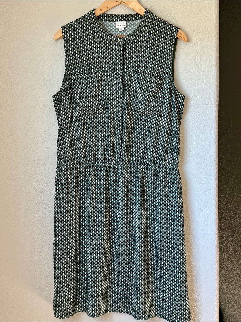 Merona Womens Sleeveless Green, Black and White Geo Print Dress